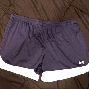 XL Under Armour Heatgear soccer shorts
